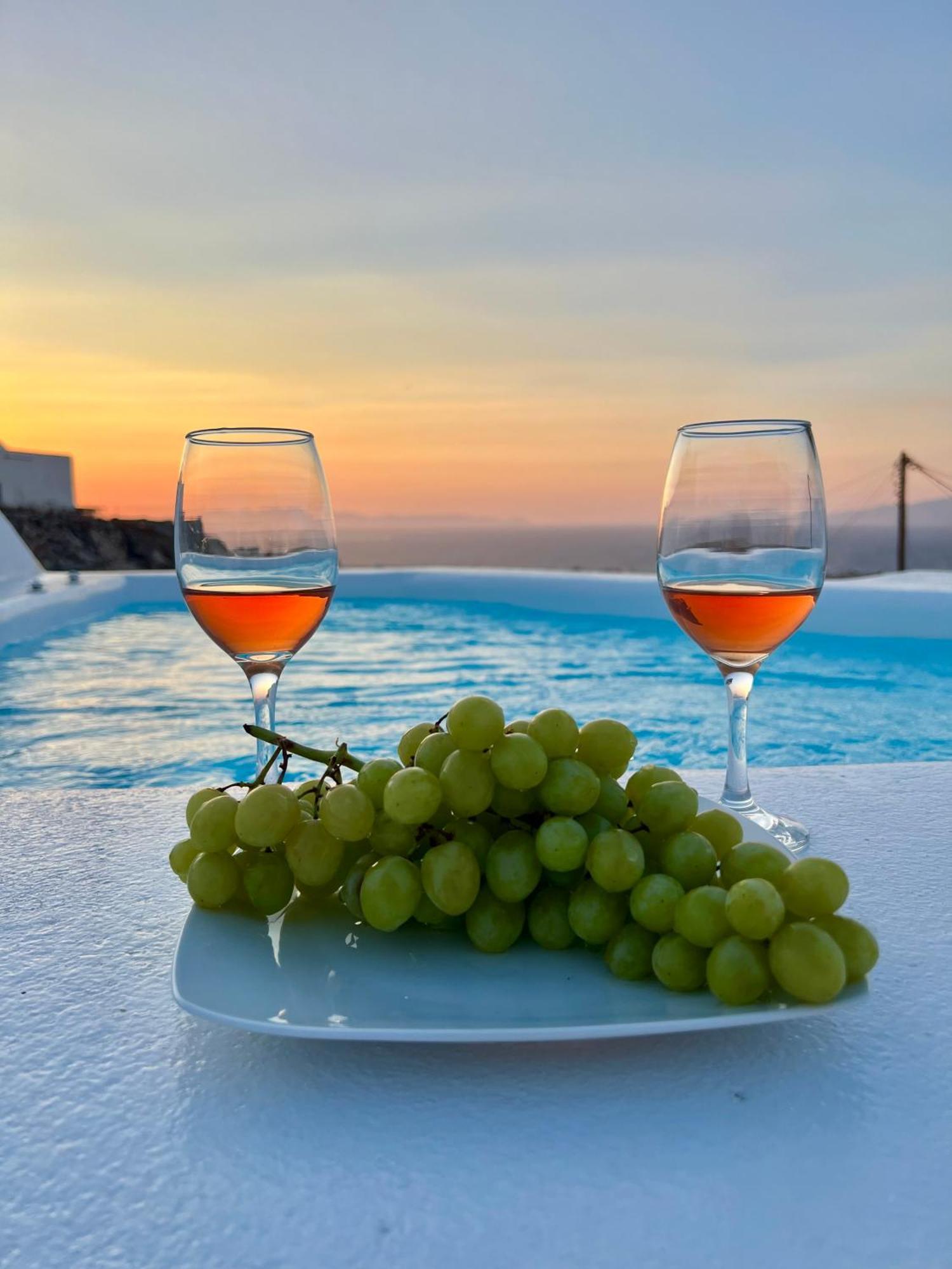 Oinos Luxury Suites Foinikiá 외부 사진